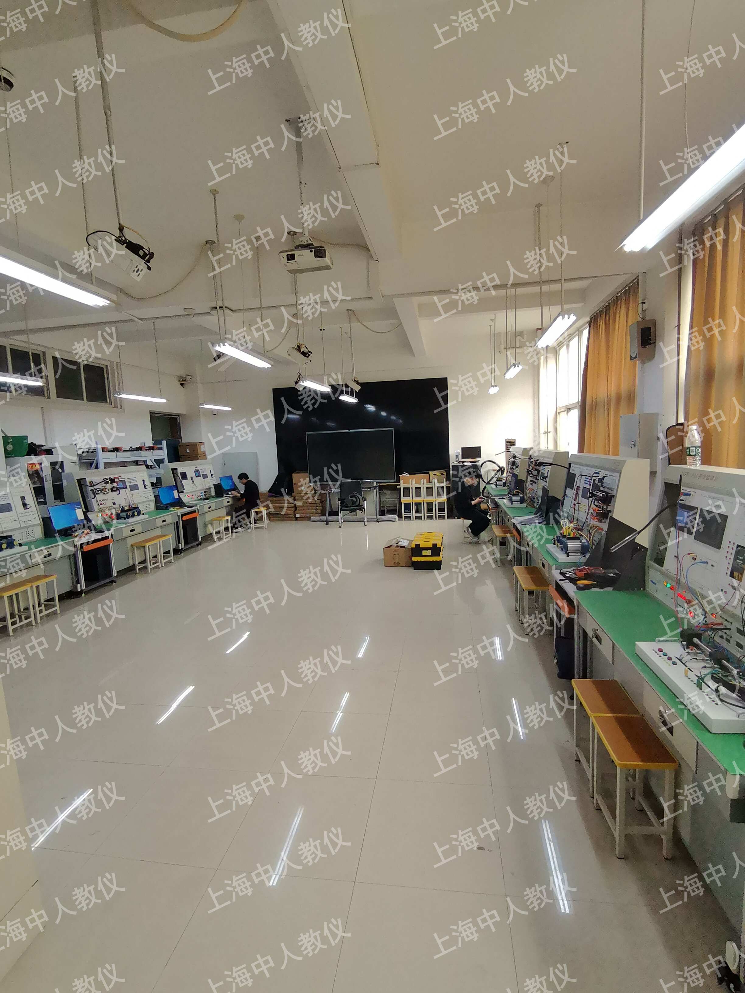 河南职业技术学院机电类实训室(图2)