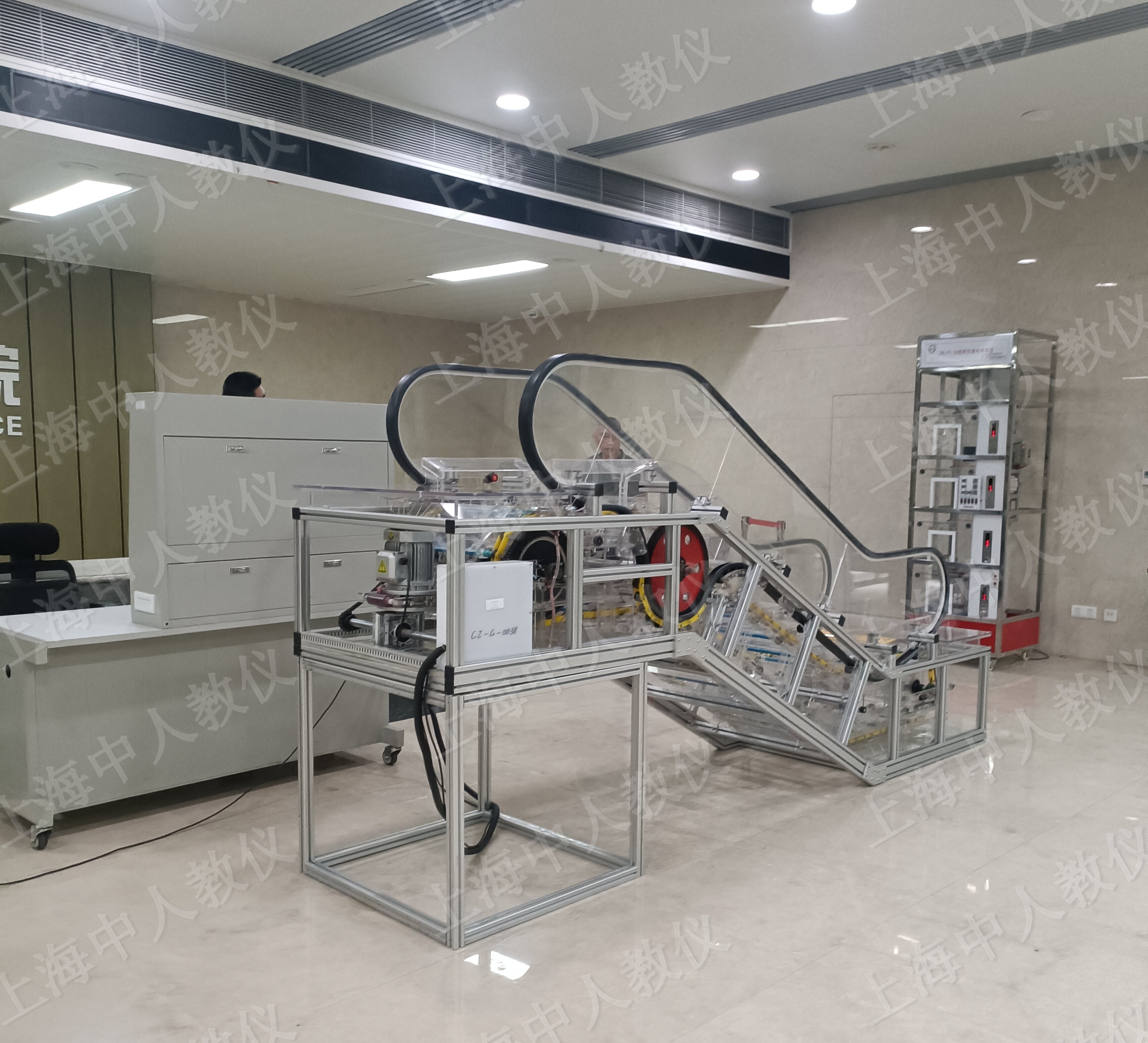 江苏特检院电梯扶梯仿真机实训室(图1)